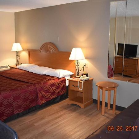 Mho Hotel Бордънтаун Екстериор снимка