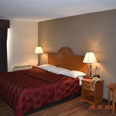 Mho Hotel Бордънтаун Екстериор снимка
