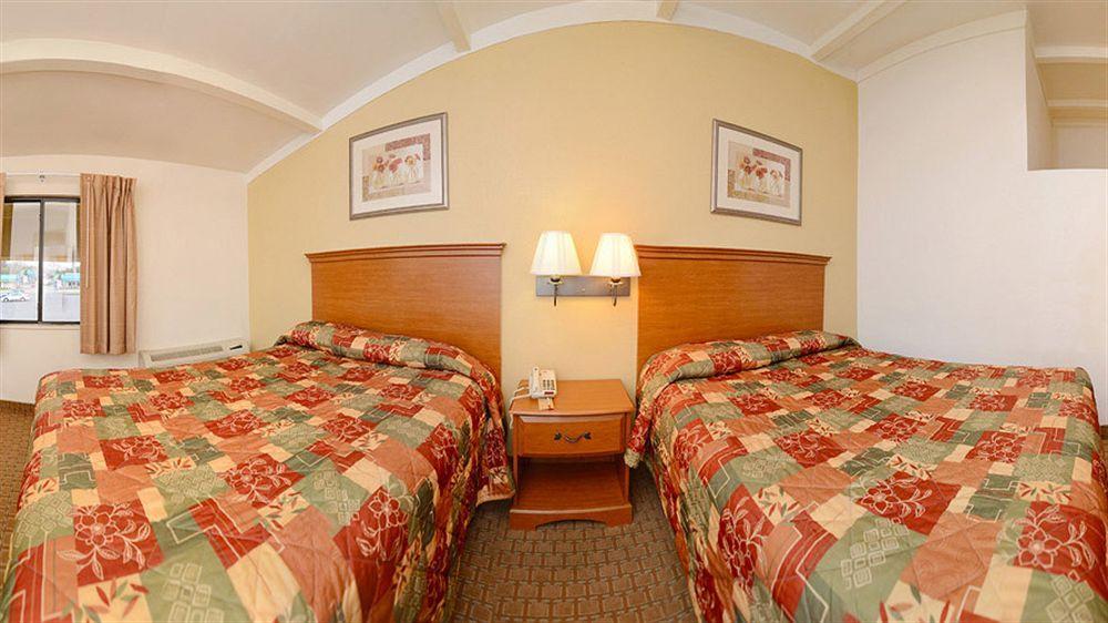 Mho Hotel Бордънтаун Екстериор снимка