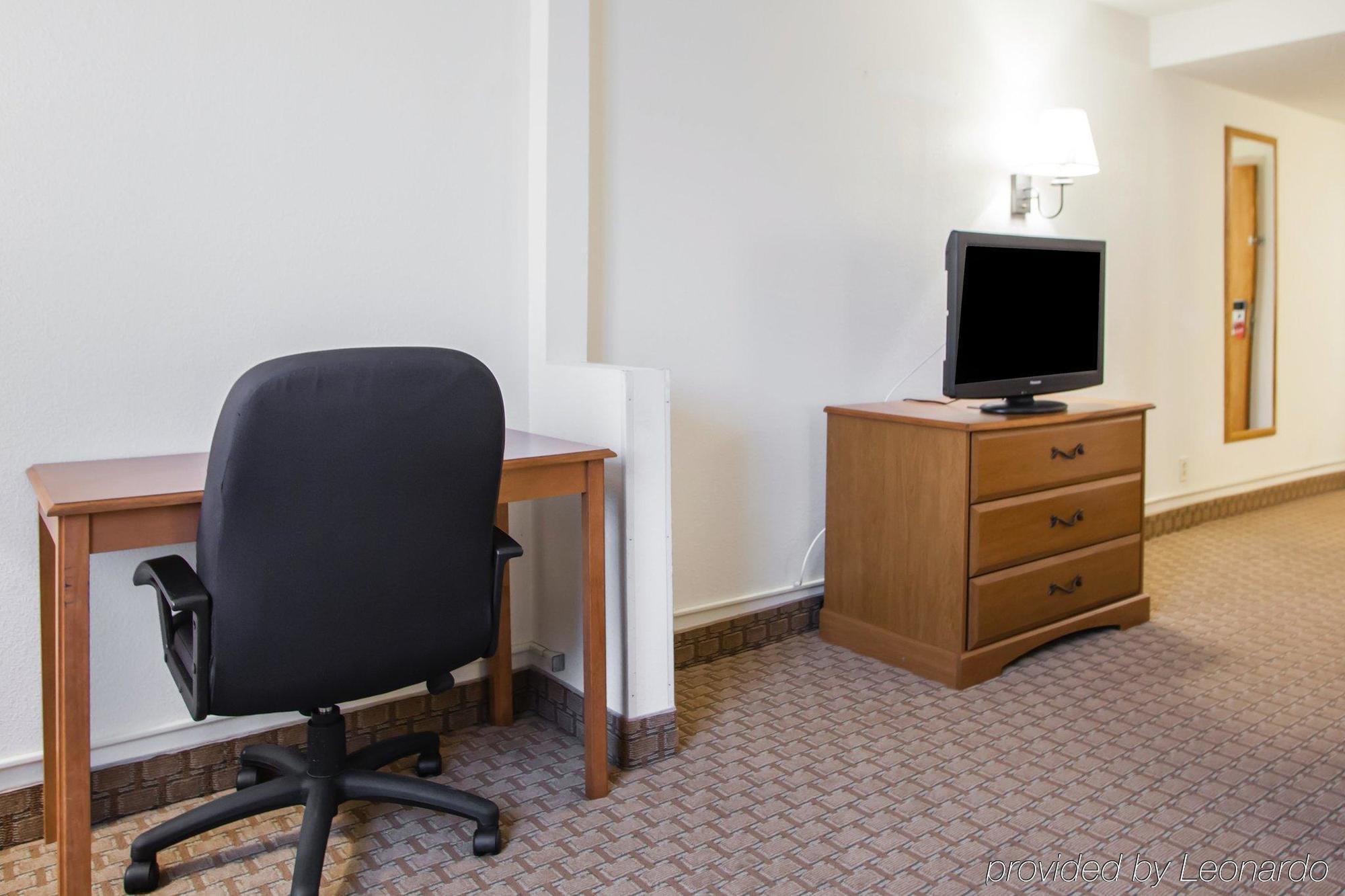 Mho Hotel Бордънтаун Екстериор снимка