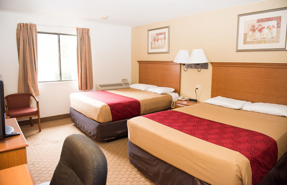 Mho Hotel Бордънтаун Екстериор снимка
