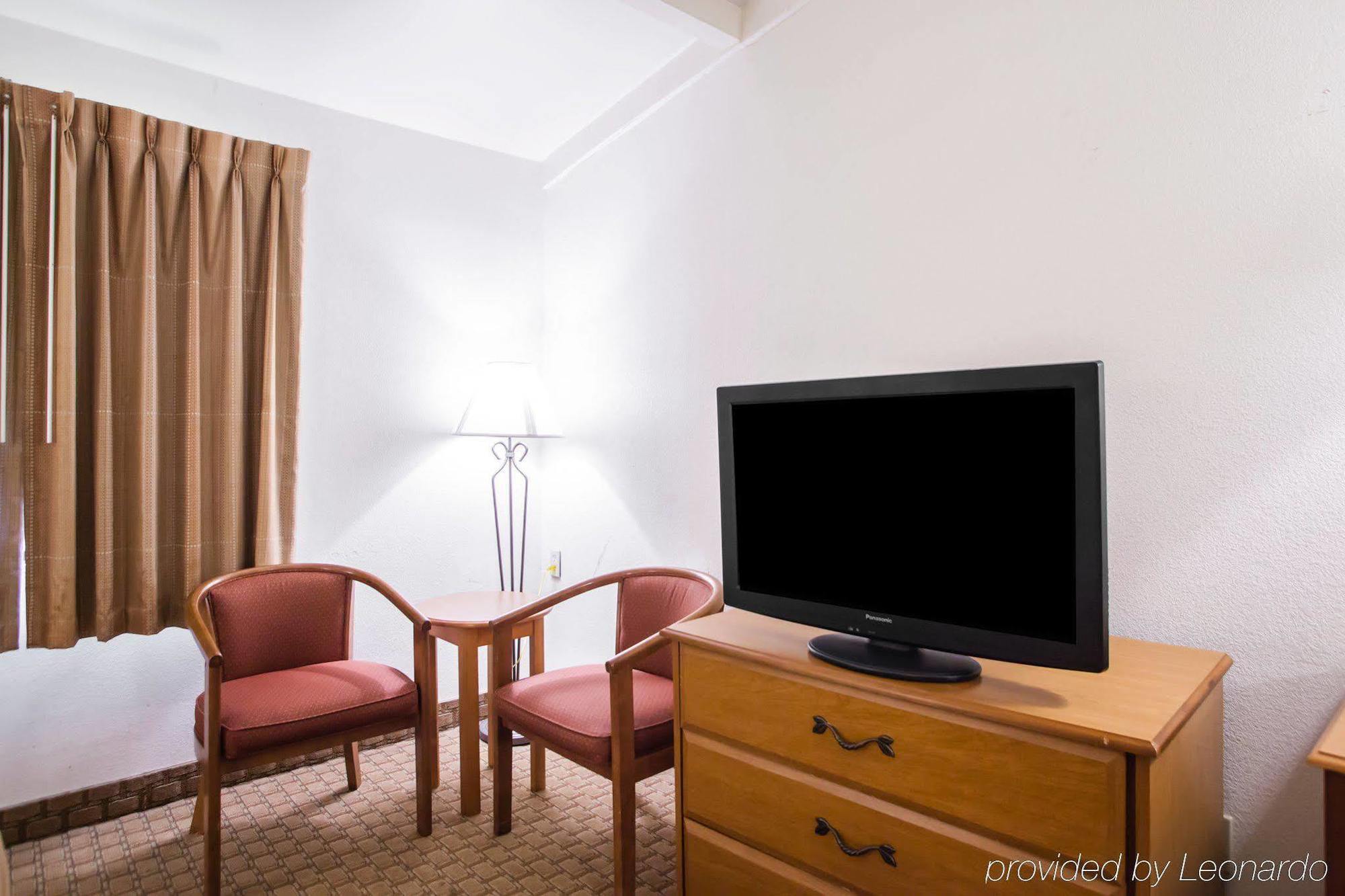 Mho Hotel Бордънтаун Екстериор снимка
