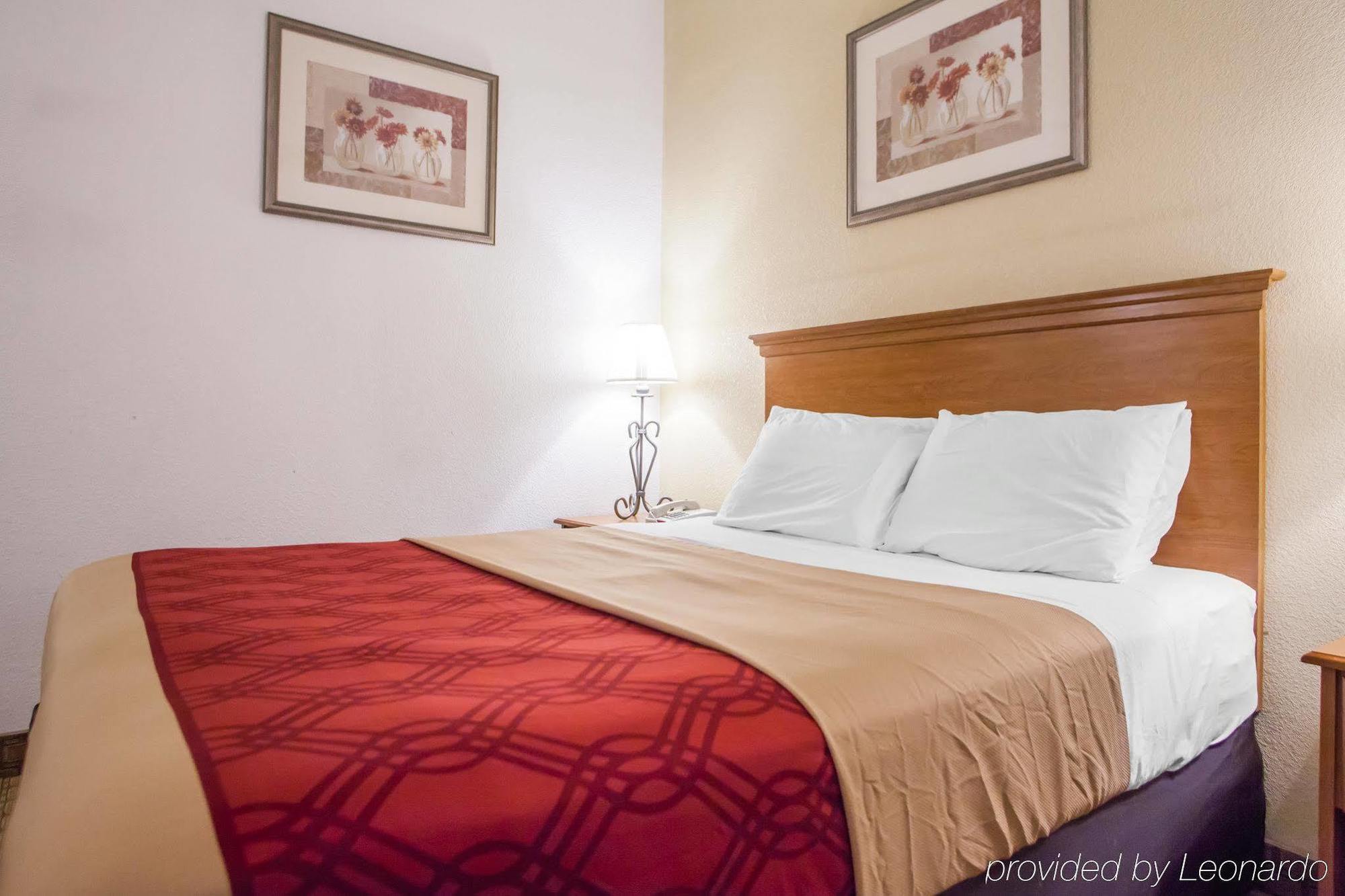 Mho Hotel Бордънтаун Екстериор снимка