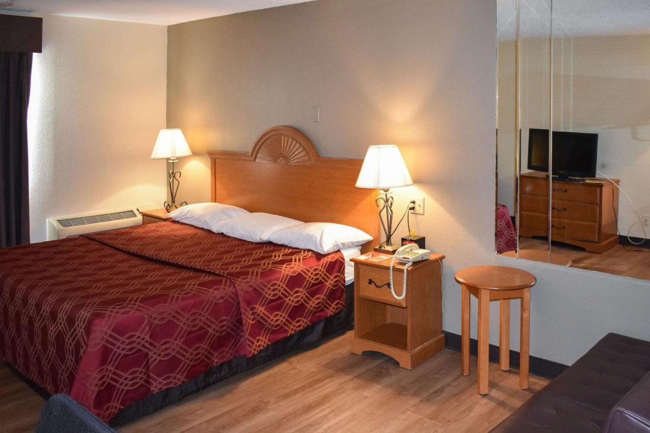 Mho Hotel Бордънтаун Екстериор снимка