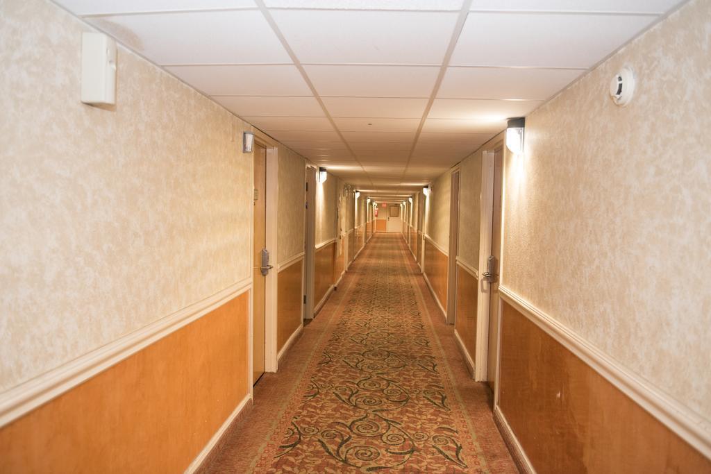 Mho Hotel Бордънтаун Екстериор снимка