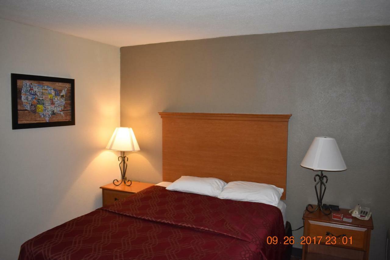 Mho Hotel Бордънтаун Стая снимка