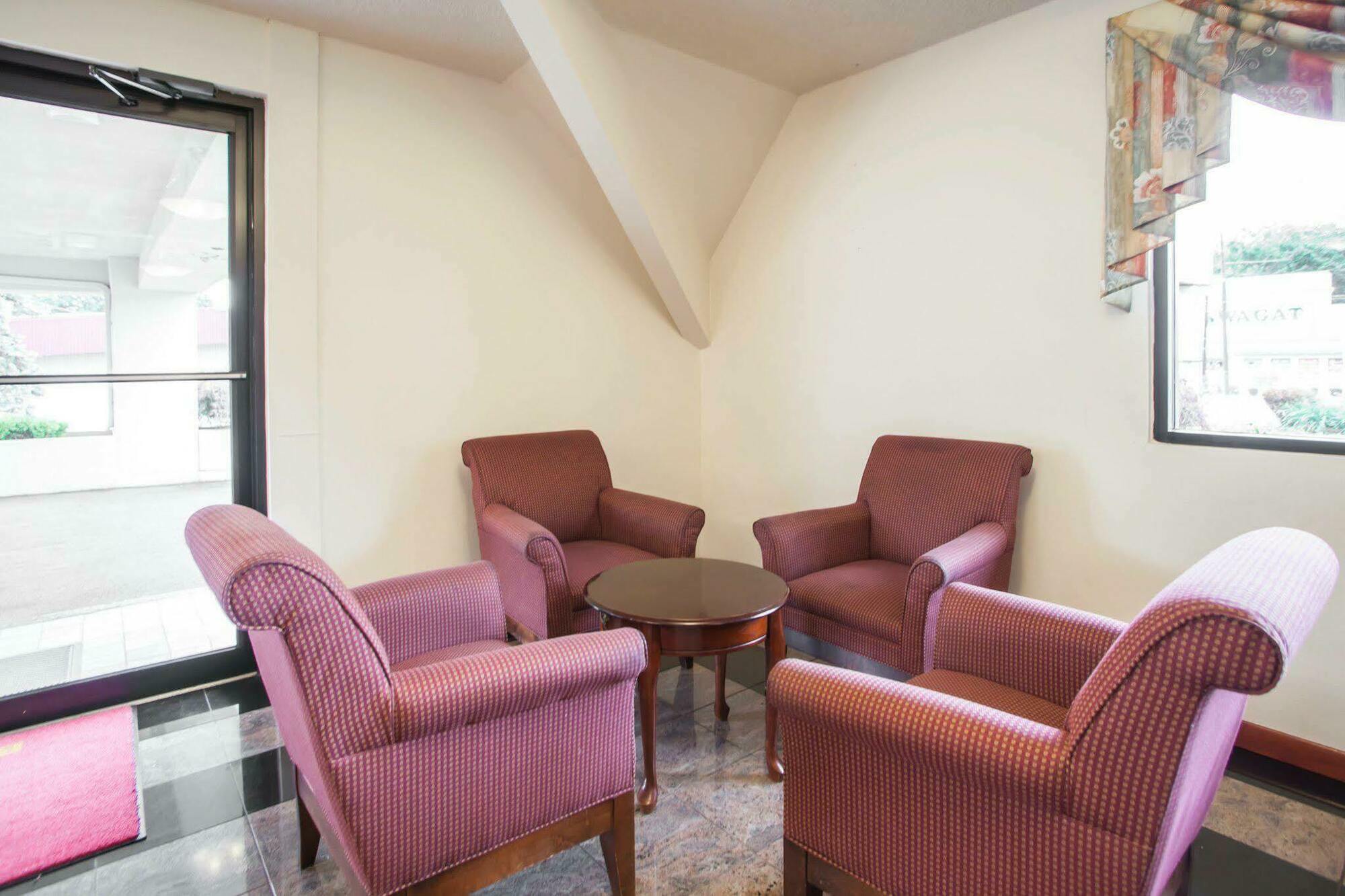 Mho Hotel Бордънтаун Екстериор снимка