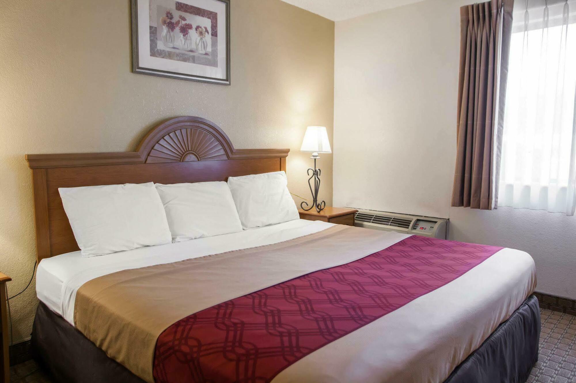 Mho Hotel Бордънтаун Екстериор снимка